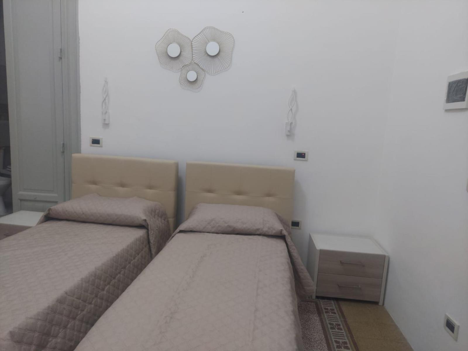 Guest House Lamphotel Militello Palermo Luaran gambar