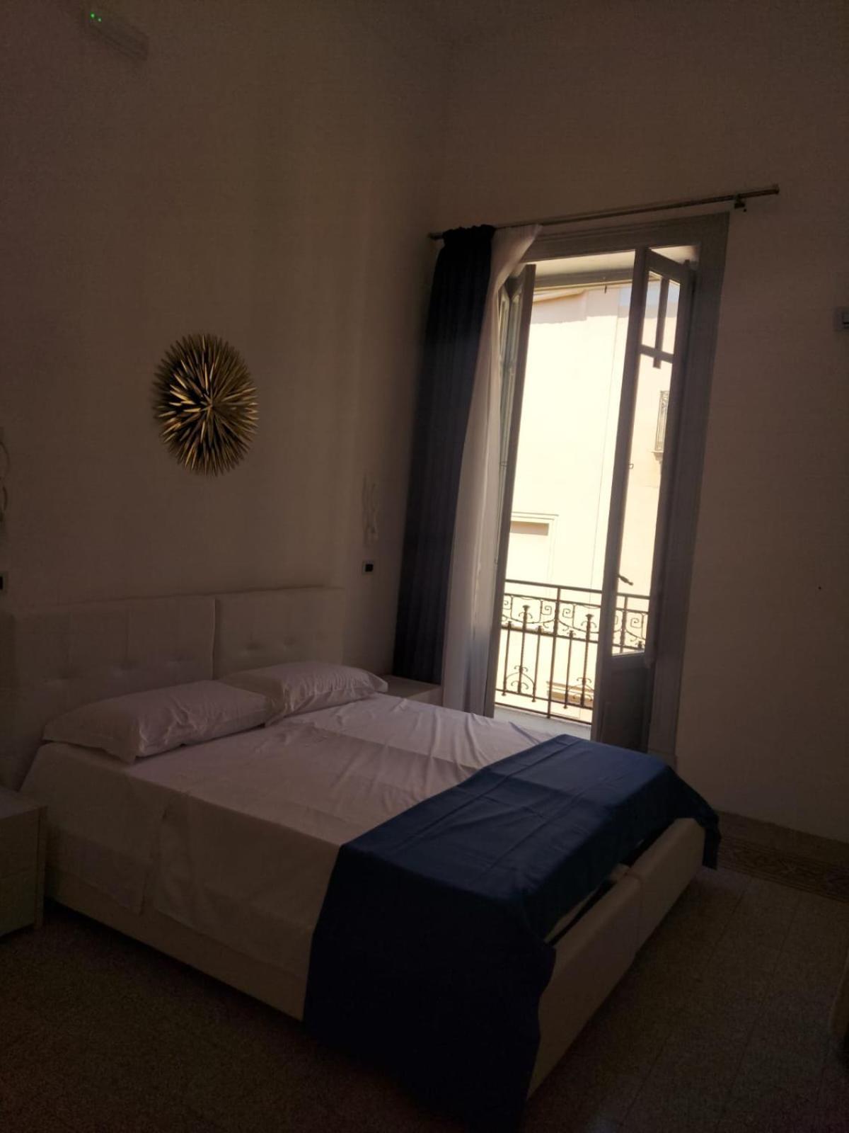 Guest House Lamphotel Militello Palermo Luaran gambar