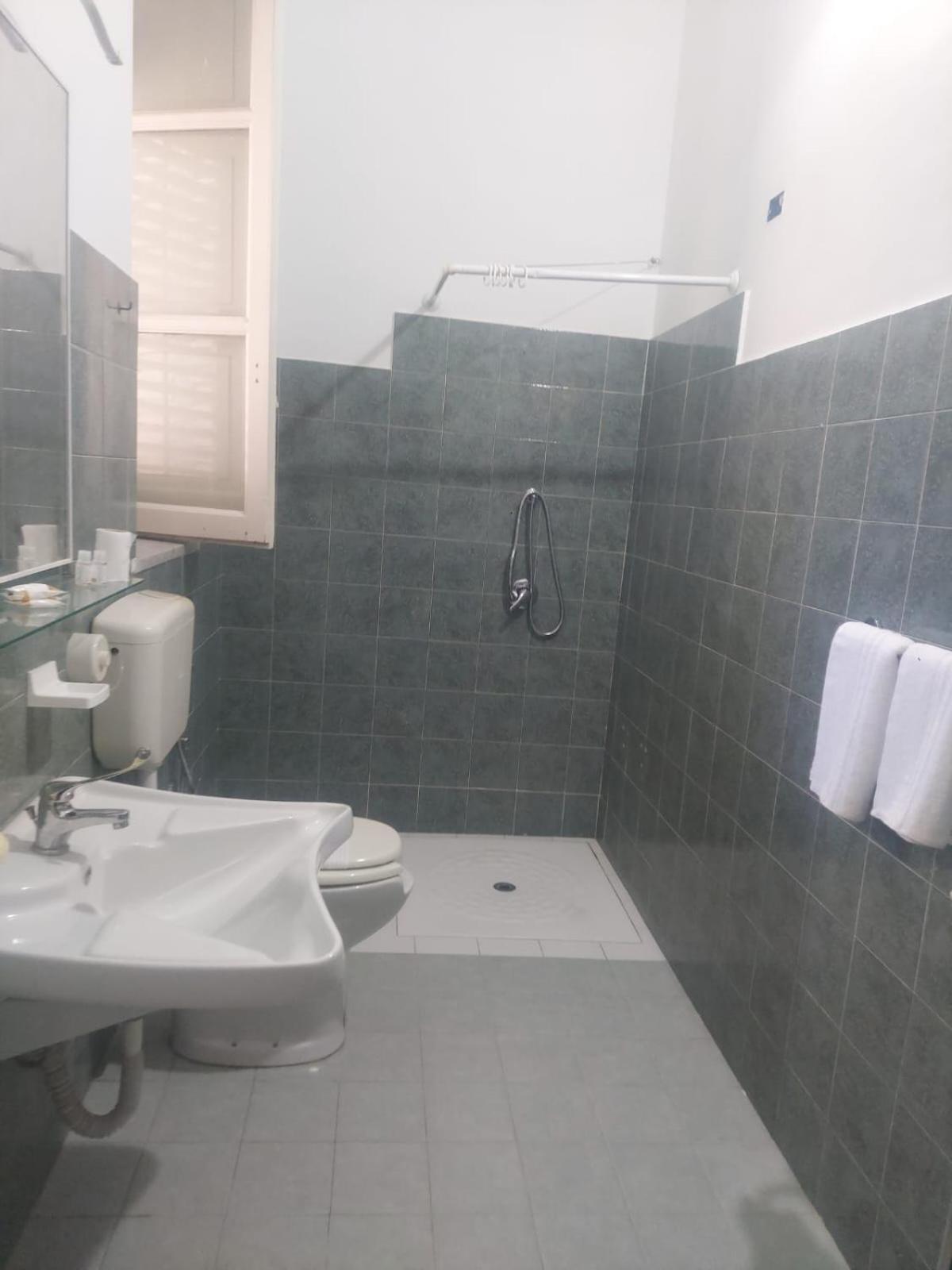 Guest House Lamphotel Militello Palermo Luaran gambar