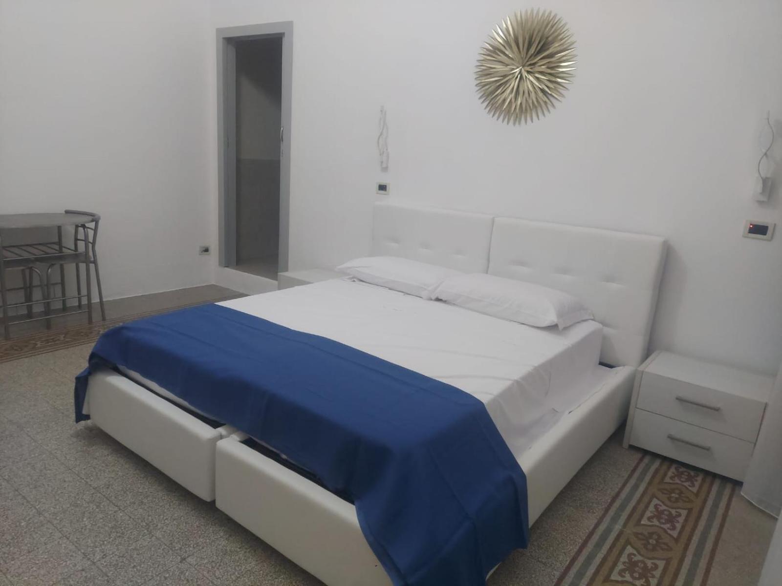 Guest House Lamphotel Militello Palermo Luaran gambar